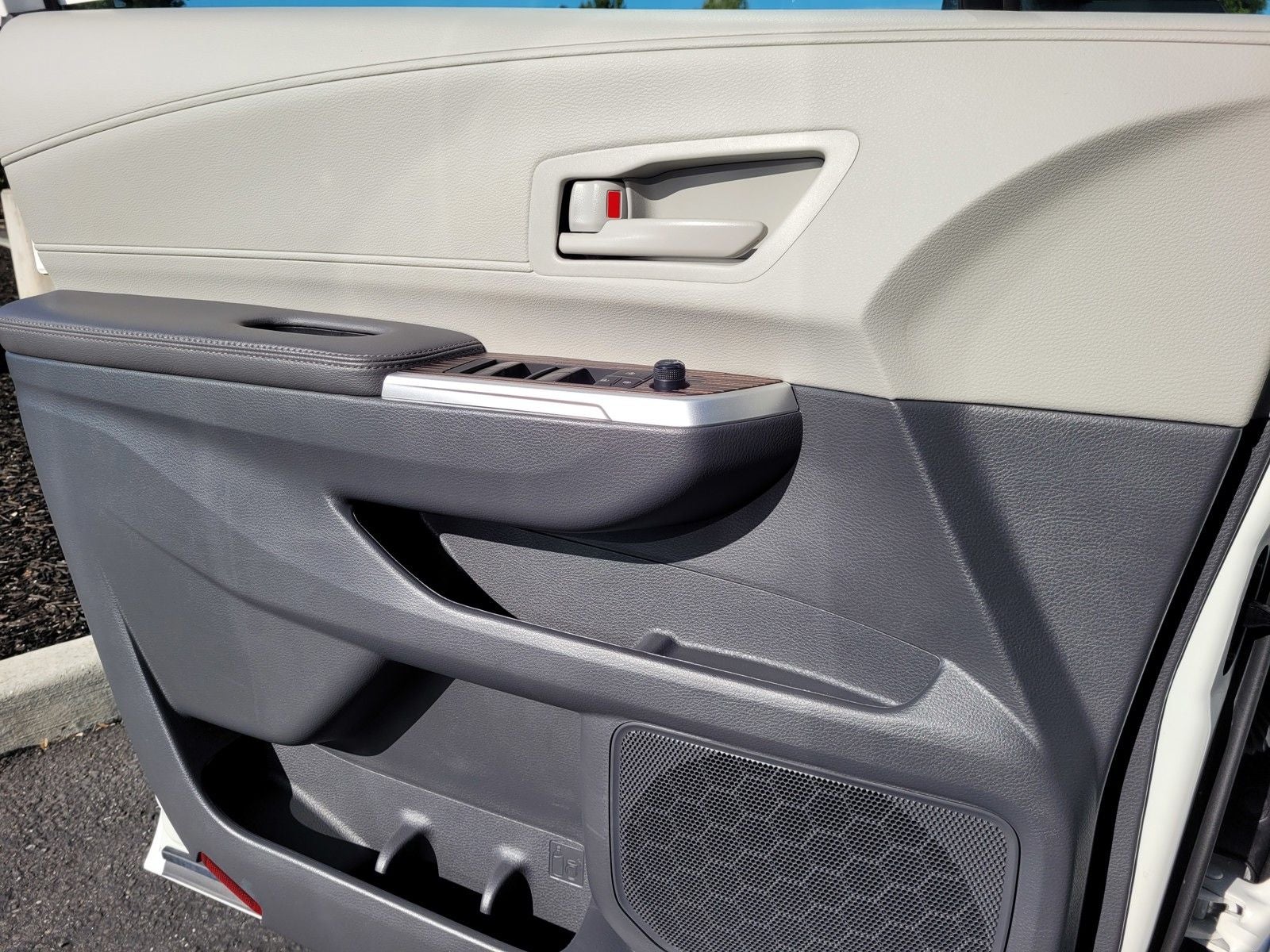 2024 Toyota Sienna LE 8 Passenger