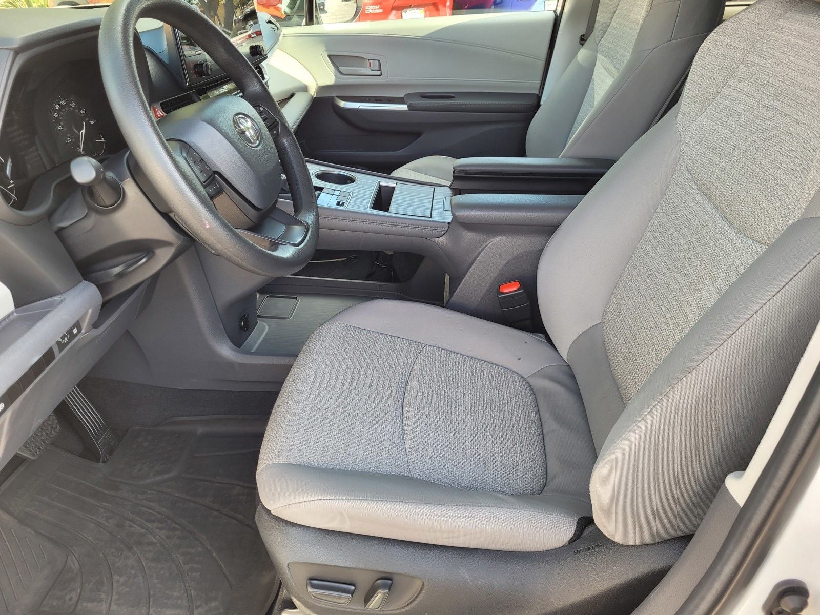 2024 Toyota Sienna LE 8 Passenger