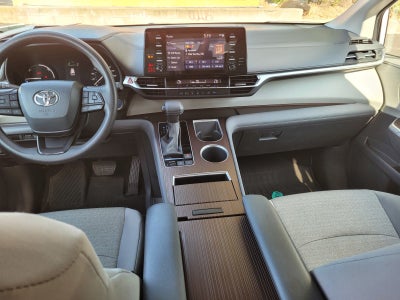 2024 Toyota Sienna LE 8 Passenger