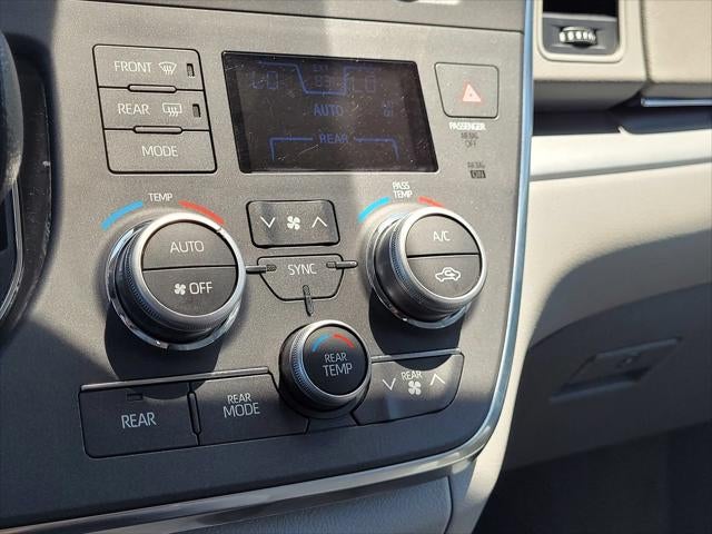 2018 Toyota Sienna LE 8 Passenger