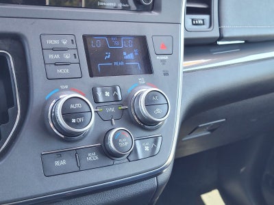 2018 Toyota Sienna SE 8 Passenger