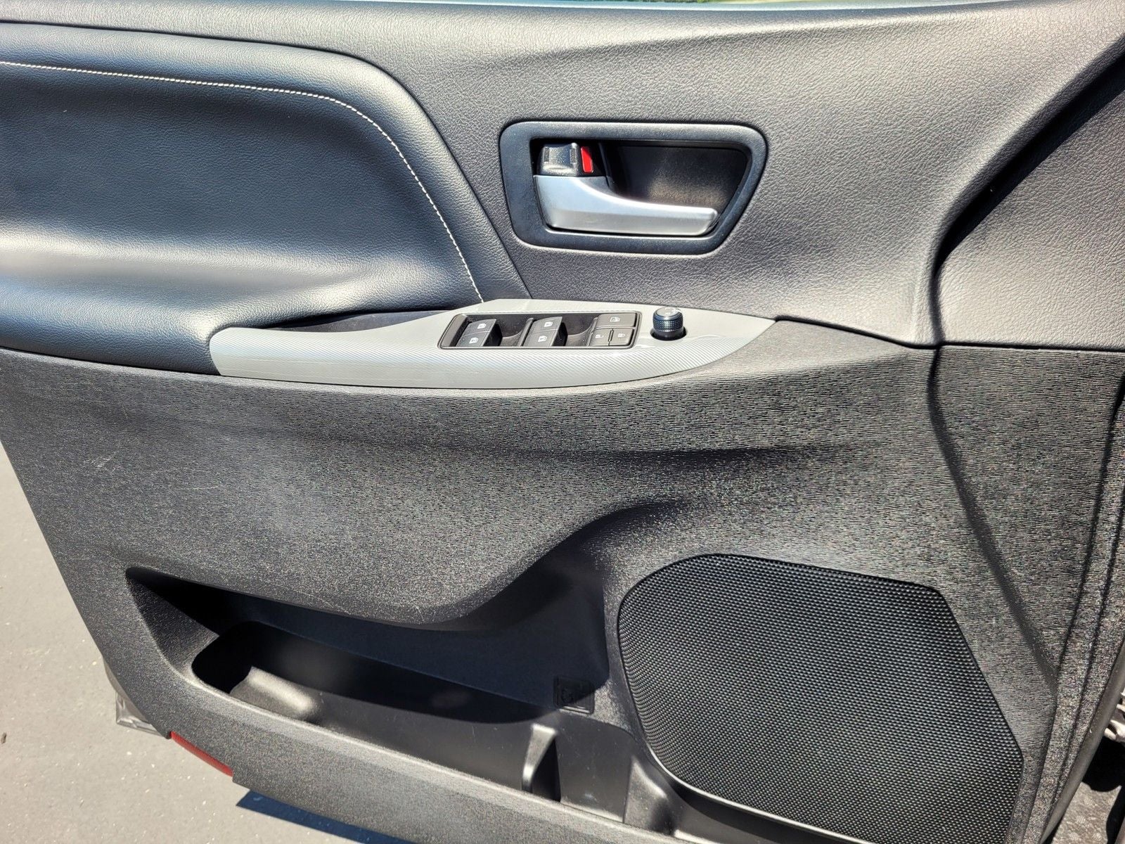 2018 Toyota Sienna SE 8 Passenger