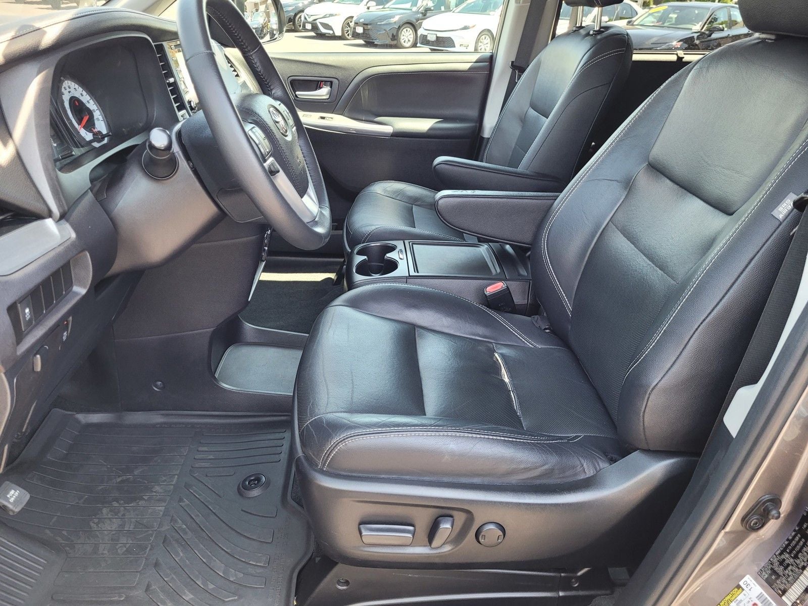2018 Toyota Sienna SE 8 Passenger