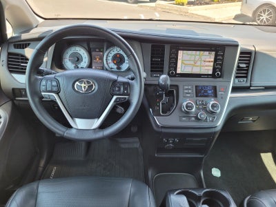 2018 Toyota Sienna SE 8 Passenger