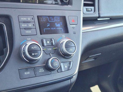 2018 Toyota Sienna SE 8 Passenger