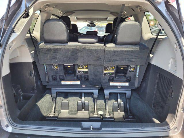 2018 Toyota Sienna SE 8 Passenger