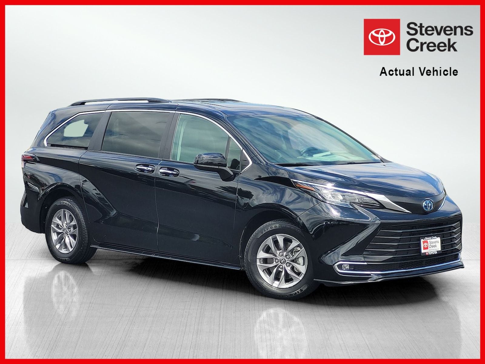 2024 Toyota Sienna XLE 8-Passenger Hybrid FWD's photo
