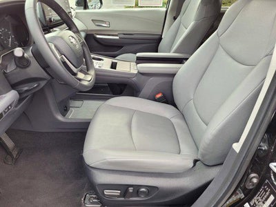 2024 Toyota Sienna XLE 8 Passenger