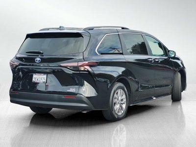 2024 Toyota Sienna XLE 8 Passenger