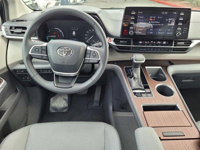 2024 Toyota Sienna XLE 8 Passenger