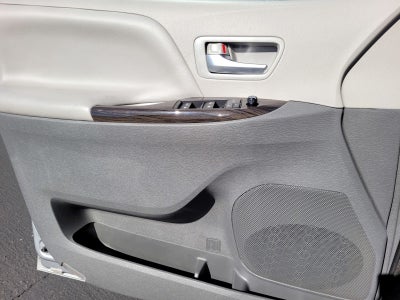 2017 Toyota Sienna XLE 8 Passenger