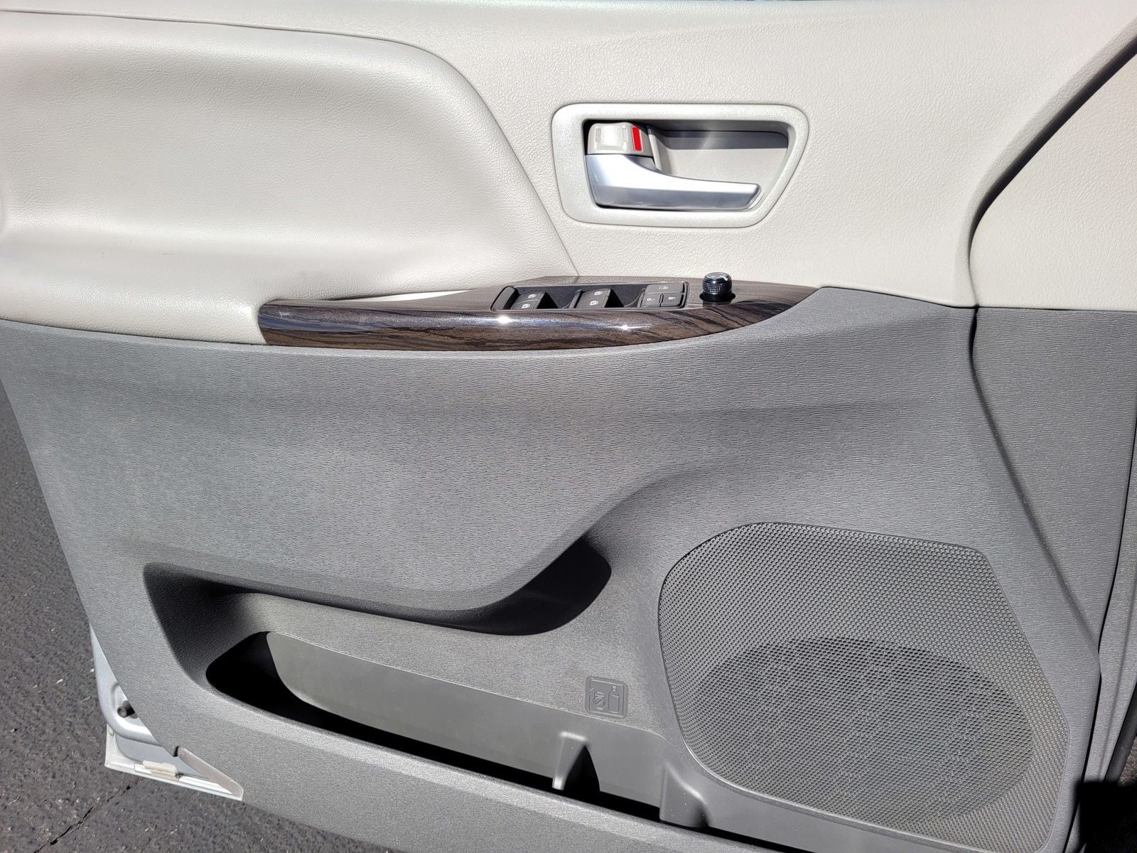 2017 Toyota Sienna XLE 8 Passenger