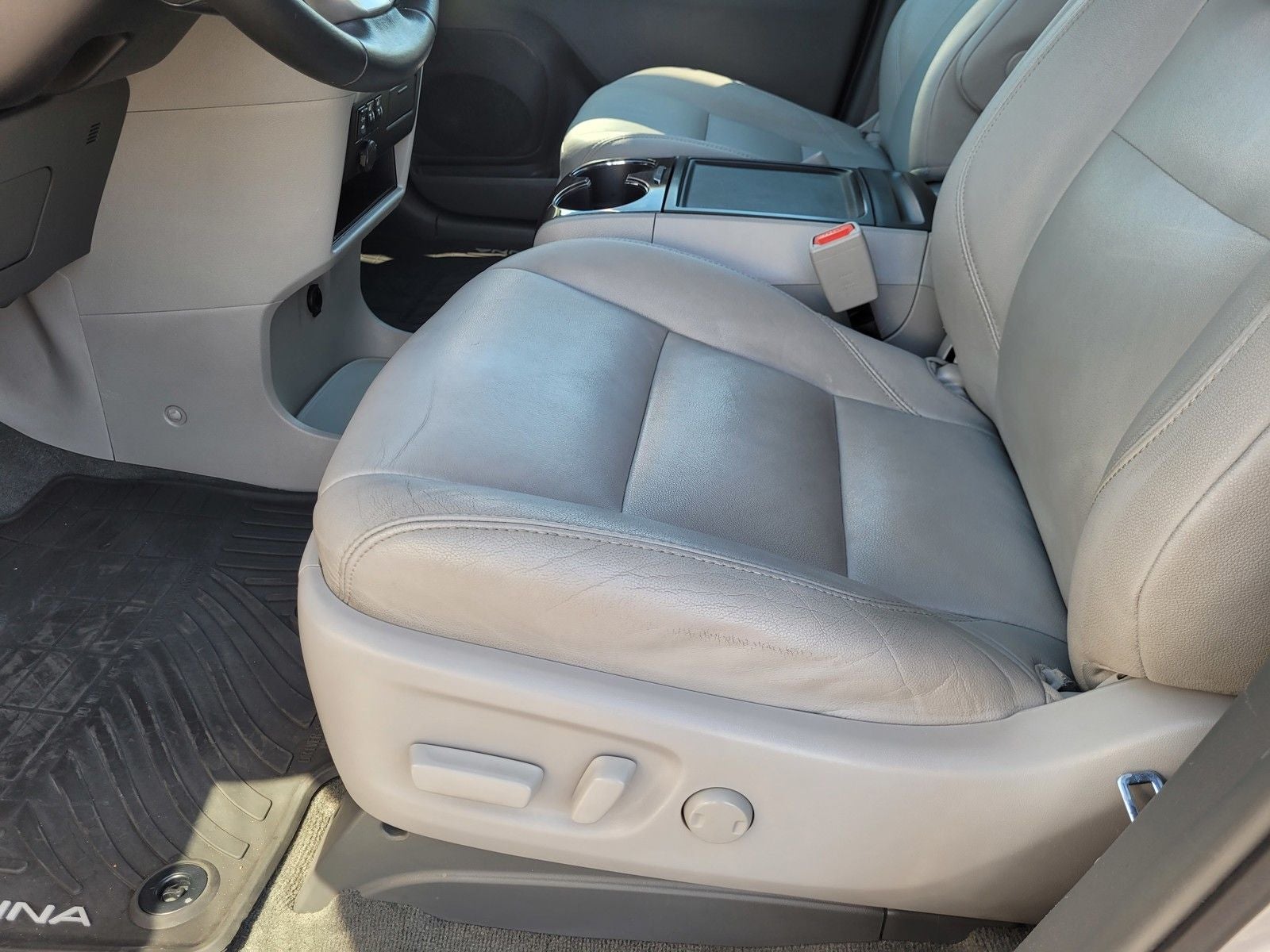 2017 Toyota Sienna XLE 8 Passenger