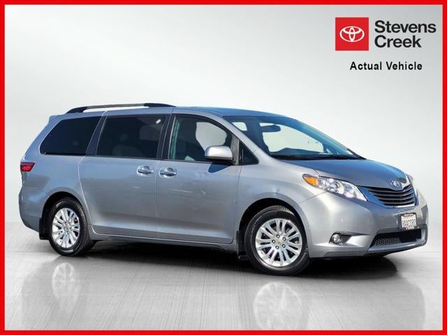 2017 Toyota Sienna XLE 8 Passenger