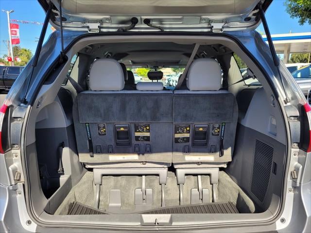 2017 Toyota Sienna XLE 8 Passenger