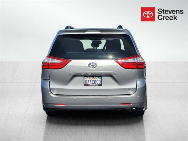 2017 Toyota Sienna XLE 8 Passenger