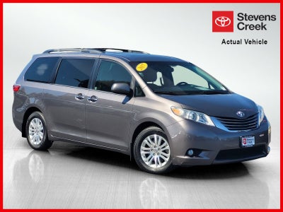 2017 Toyota Sienna XLE 8 Passenger