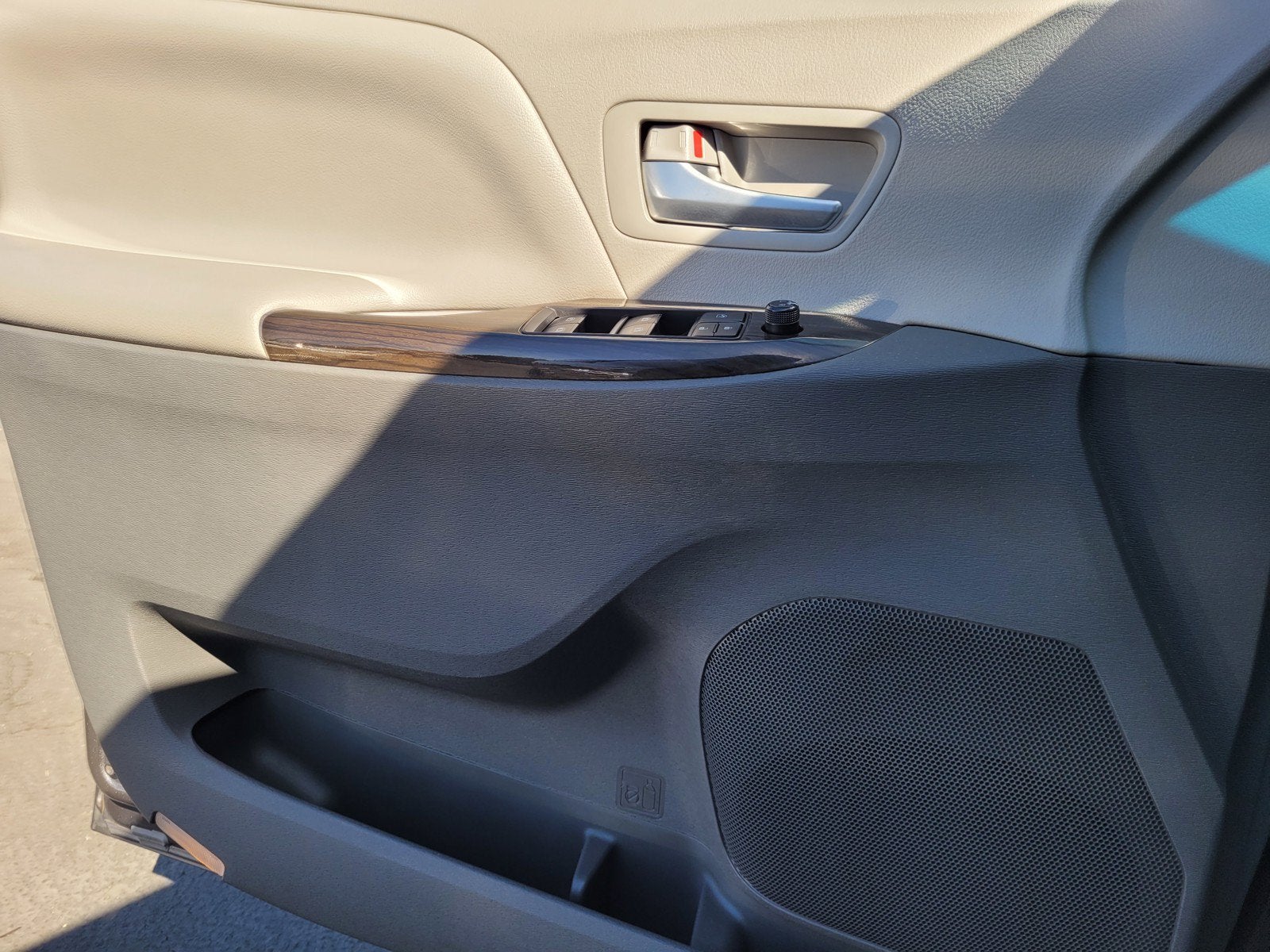 2017 Toyota Sienna XLE 8 Passenger