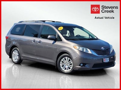 2017 Toyota Sienna XLE 8 Passenger