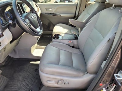 2017 Toyota Sienna XLE 8 Passenger